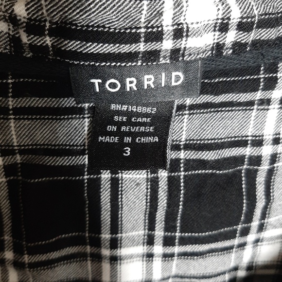 Torrid plaid button down shirt size 3x - Picture 3 of 5